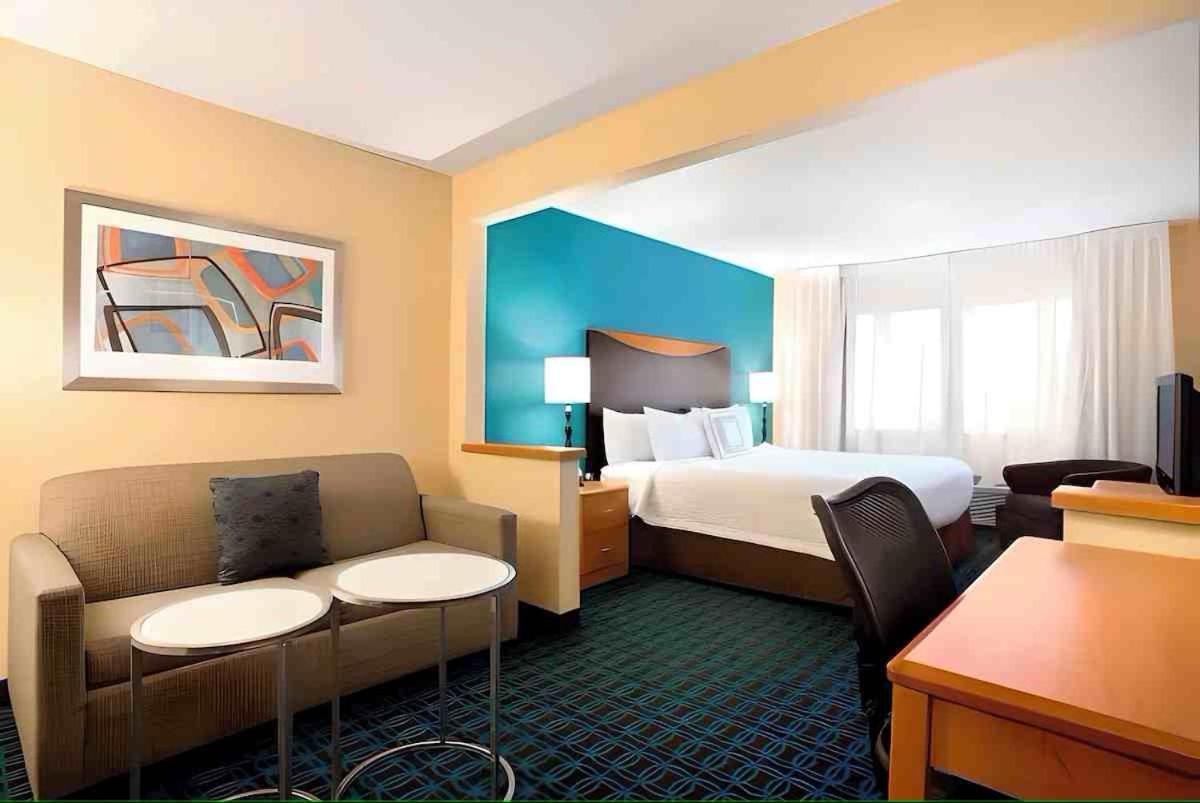 Dubuque Inn & Suites Exteriör bild