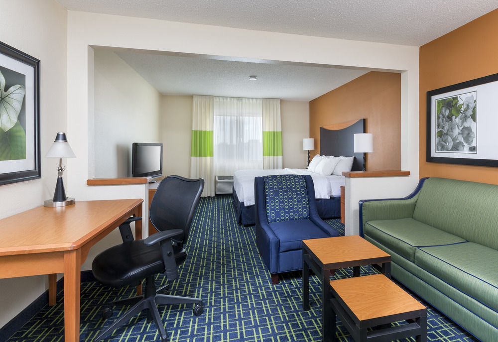 Dubuque Inn & Suites Exteriör bild